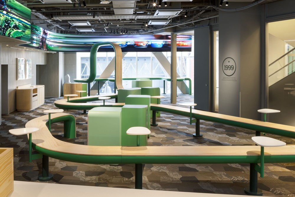 スターバックスコーヒー SHIBUYA TSUTAYA 2F店の空間デザイン事例